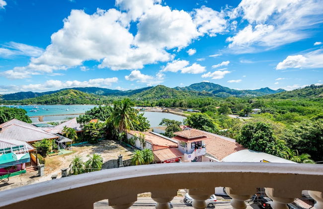 Birds-eye view of the ocean in nicely priced unit on top floor in Flamingo - Photo 1