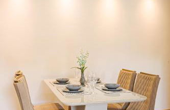 Aconchego e privacidade para sua família com 2 quartos, sala e cozinha integrados e sacada com churrasqueira - Foto 25