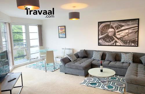 Travaal.©om - 2 Bed Serviced Apartment Farnborough - Foto 1