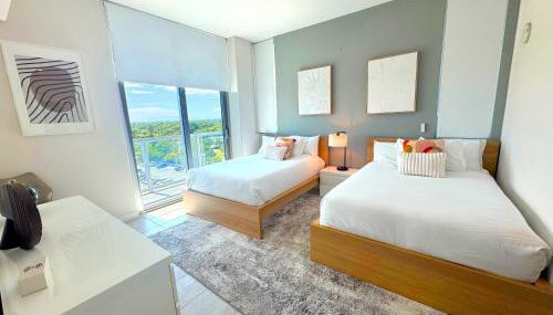 Elegant Condo 2BR w Beautiful City Views - Foto 3