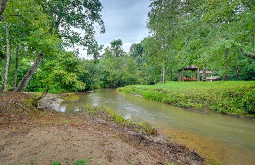 Blue Ridge Mountainside Cottage with Fire Pit! - Foto 24
