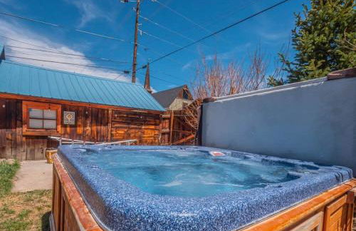 Gem Palace with Hot Tub Sauna - Photo 18