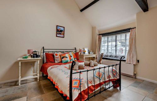 Castle Forge 4-Bedroom Historic Purbeck Forge in Kingston, Corfe Castle, Sleeps 7 - Photo 7