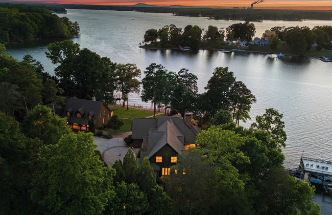 Lakefront, Private Dock+beach, Game Room Sunset Shores Resort: The Grand House - Foto 58