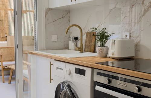 Central Studio - Bright & Modern - Private Terrace - AirCon - Near Train & Beach - Foto 32