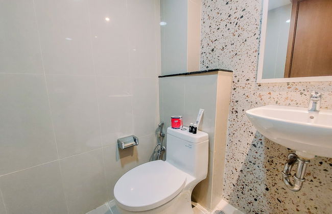 Big Studio Loft Apartment at The Reiz Condominium Medan By Travelio - Foto 14