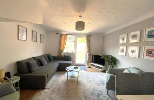 Modern 2 Bed House Sleeps 6 Southam Town Centre - Inspire Homes Ltd - Foto 9