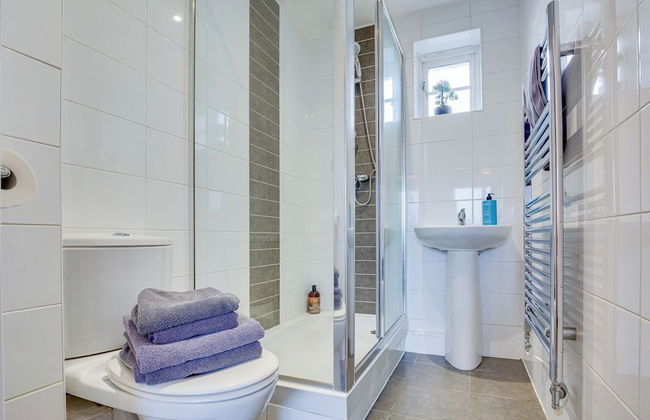 Quaint 1 Bedroom 1st Floor Flat - Photo 20