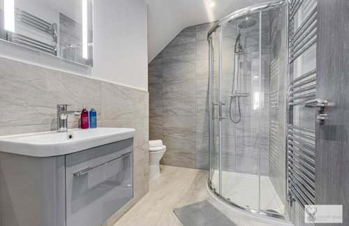 Elegant 5-Bed House with ample parking - Foto 7