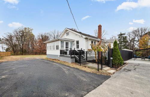 Two Dulles homes 1 price sleeps 16 w-EV parking - Foto 65