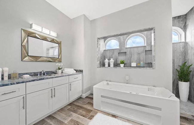 Stunning Luxury Mediterranean-style Private Oasis! - Foto 20