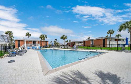 240 Queen Bed, 3 Pools, 80in TV - Foto 10