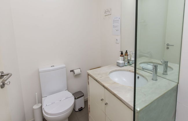 Bright 3BR Flat w/ AC in City Center by LovelyStay - Photo 76