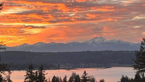 Water & Mountain Views - Family & Pet Friendly - Foto 1