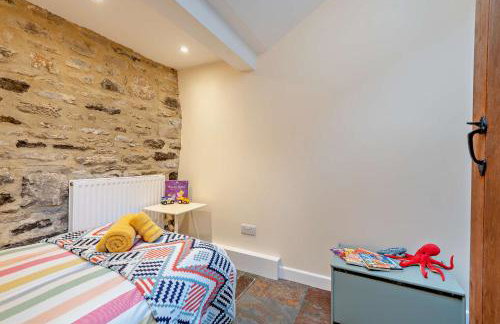 Castle Forge 4-Bedroom Historic Purbeck Forge in Kingston, Corfe Castle, Sleeps 7 - Photo 17
