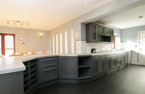 Lady Of Lourdes - Foto 14