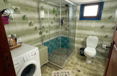 2-Bedroom Blue & White House with Garden and Beach - Foto 16