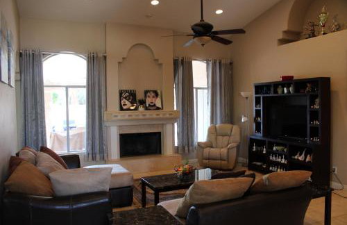 Arts, Fenced Private Pool, Fire World - Foto 43