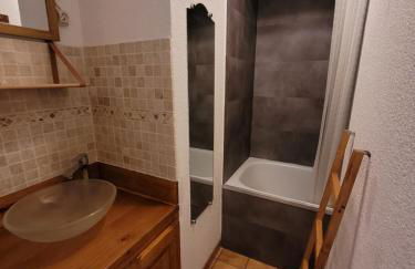 Le Flocon, Joli Cocon 4 pers avec Cheminée, LES ROUSSES, Draps inclus & Parking gratuit - Foto 8