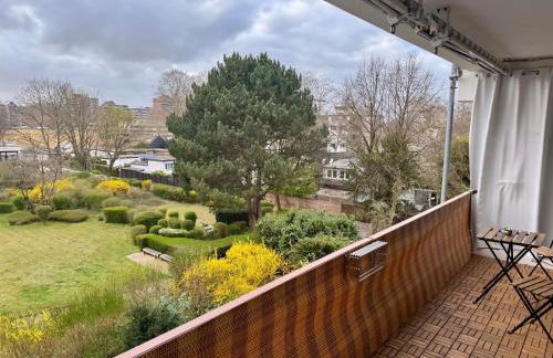 Yeganeh Stays Cologne - Foto 16