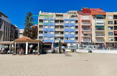 Beachfront apartment, sea view, pool, close to bars and restaurants - Photo 1