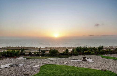 Charming 2BR Coastal Getaway in Pacifica - Photo 25