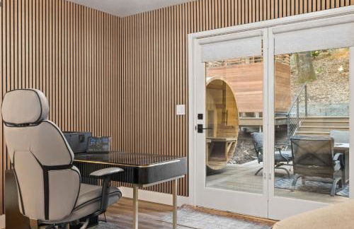 Luxury Mountain Escape Sleeps 25 - Sauna, Hot Tub, Fire Pits - 5 Star Amenities - Photo 9