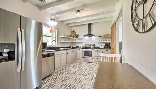 Peaceful Schulenburg Farmhouse with Fire Pit and Games - Foto 3