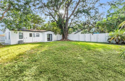 Modern Home with large private yard - Next to downtown & beach & airport - Pet friendly - Foto 22