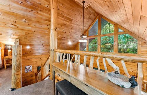 Little Pine Lodge a Smokies Hideaway - 1 mi to GSMNP - King Suite & Loft, Fireplace, Hot Tub & BEARS! - Foto 19
