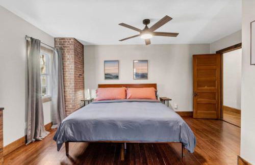 25 Massive 5 BR in Downtown Southington - Foto 9