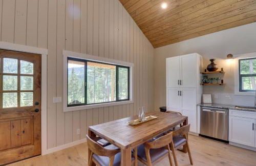 Lakeside Cabin with Hot Tub 3 Mi to Flathead Lake! - Foto 8