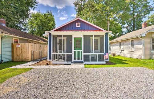 Chic Cottage with Private Yard Steps to Beach! - Foto 1