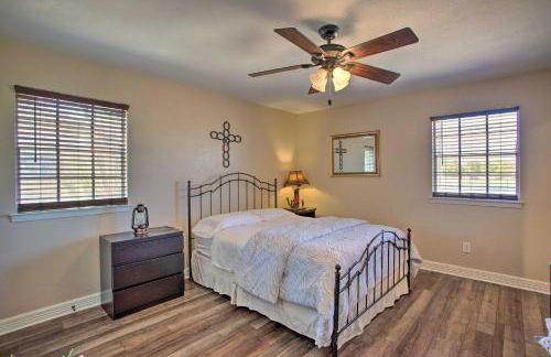 Home in Historic Waxahachie with Yard and Patio! - Foto 14