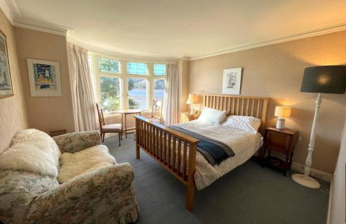 Beautiful 4BR Period Home With Spectacular Views - Pass the Keys - Photo 4