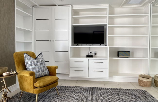 Clifton YOLO Spaces – Clifton Mansion Villa - Photo 10