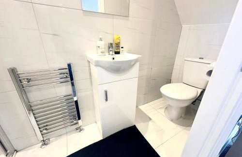 Stylish Modern, Private Apartment,15 Mins To Central London - Photo 18
