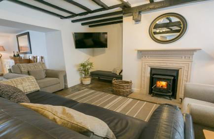 Sailors Return - Photo 3