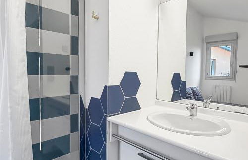 Duplex moderne et lumineux avec piscine et parking - Foto 14