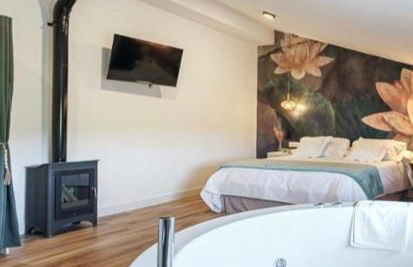 DUO SOMNIA, suites con jacuzzi y chimenea, only adults - Photo 2