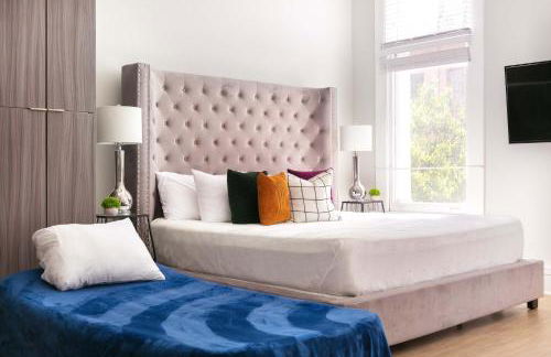 Bright 2BR Loft Sleeps 7 with Full Kitchen and Fast WiFi - Foto 24