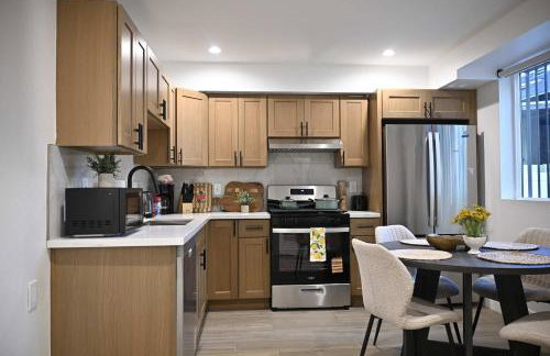 Luxe Ensuite in Shared Home-Minutes to USC - Photo 4