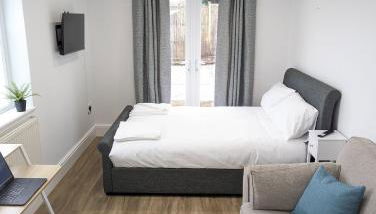 Swan Lake Lodge & free parking - Foto 1