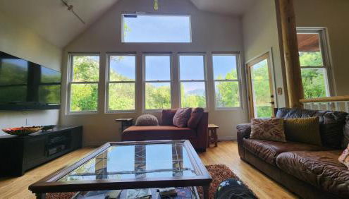 Creekside Craftsman Cabin with Jacuzzi - Alpine Splendor 6 Mins to downtown - Foto 5