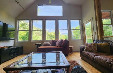 Creekside Craftsman Cabin with Jacuzzi - Alpine Splendor 6 Mins to downtown - Photo 5