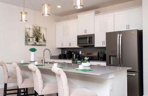 Luxurious Décor 4 Bd w/ Pool Close to Disney 4820 - Photo 38