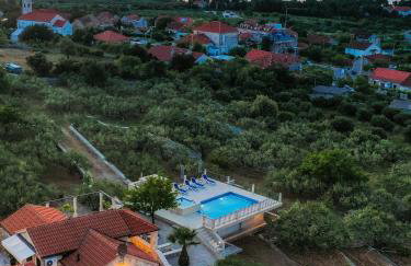VILLA AGAPE - Three bedroom villa on 15k m2 olive grove - Incredible 360 view - Free parking - Private pool and jacuzzi - Foto 1
