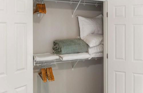 Single Story Fire Pit Updated Close to Downtown - Foto 47