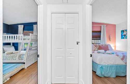 Surf Drive - Ultimate Beach Getaway for Families - Photo 16