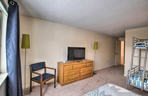 Spacious Ski-inandOut Black Mountain Home with Deck! - Foto 24